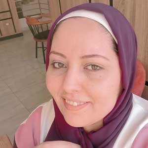 الكاتبة ايناس عراقي